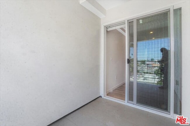 Building Photo - 10918 Camarillo St