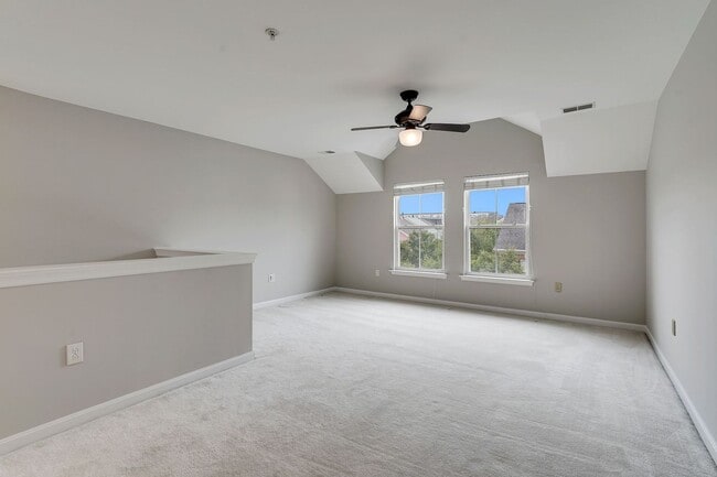 Building Photo - Spacious 4-Level Townhome with Loft in Cam...