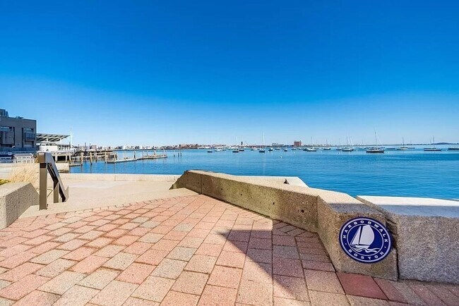 Building Photo - Penthouse Unit looking over the Harbor.... Sept 1st Move in