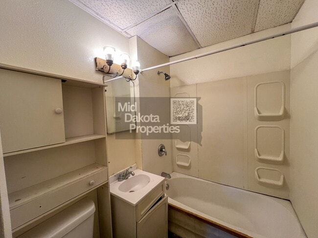 Building Photo - 408 S Duff St