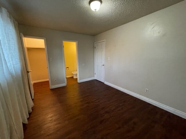 Building Photo - Redlands 3 bed 1.5 bath with yard