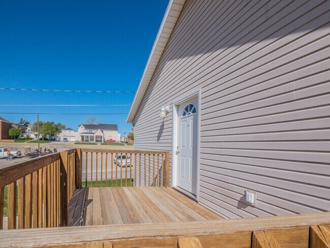 Building Photo - 212-214 E 1st Duplex