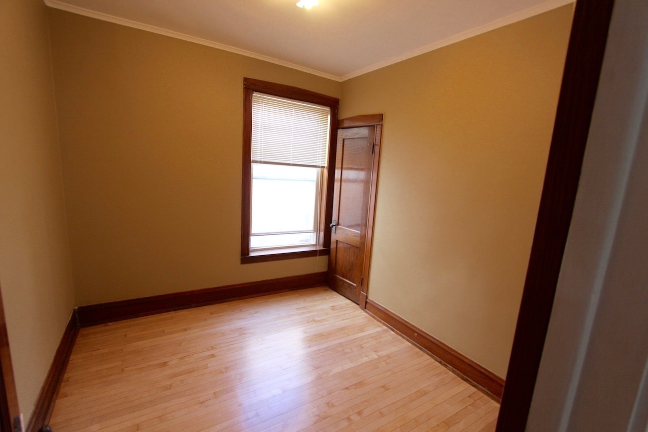 bedroom - 1109 S Oak Park Ave