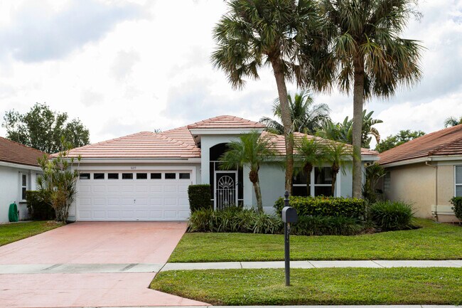 Building Photo - 1605 S Club Dr