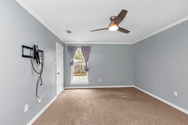 Building Photo - 3 Bedroom House located of Perkins Near Highland Rd. | Fenced Yard