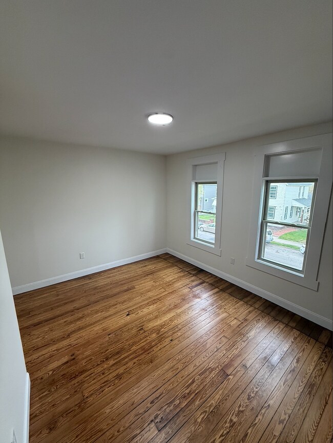 Building Photo - 433 Hanford St