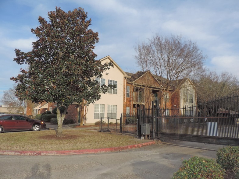 Building Photo - 710 E Boyd Dr