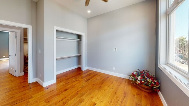 Building Photo - $1655 per Bedroom | 8BR Townhome in Fort S...