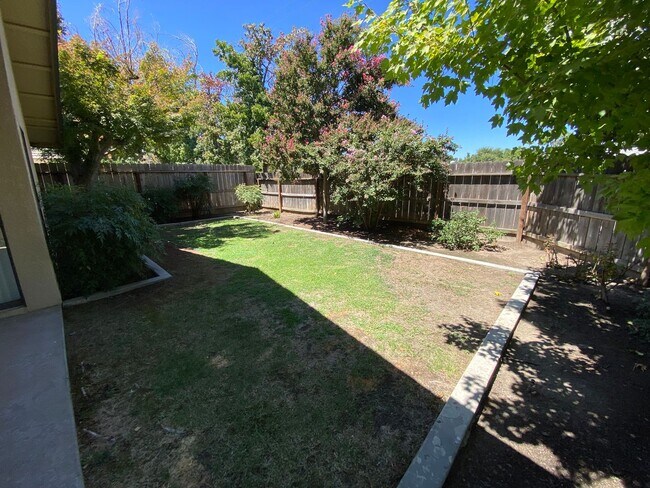 Building Photo - 1348 E Ferguson Ct