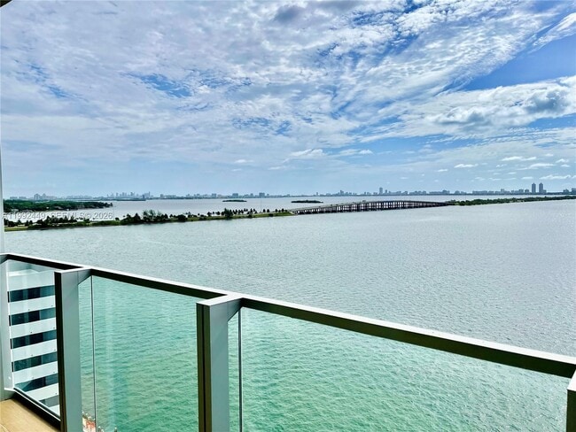 Building Photo - 2900 NE 7th Ave