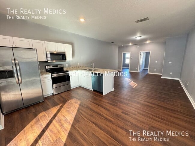 Building Photo - 1999 Marshall St