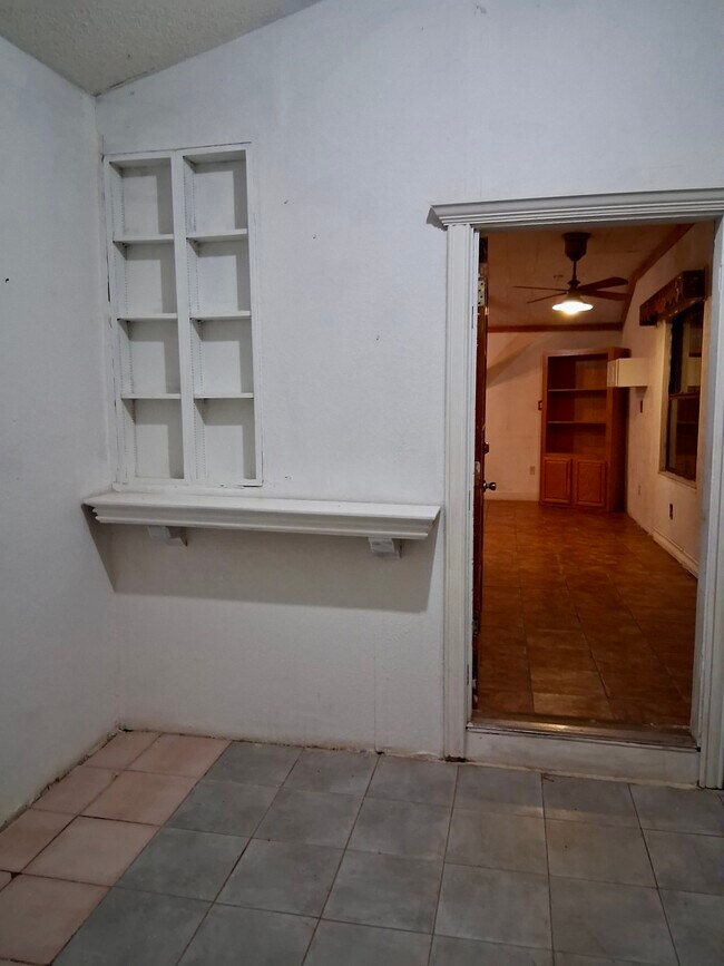 Building Photo - 544 Paseo Real Dr