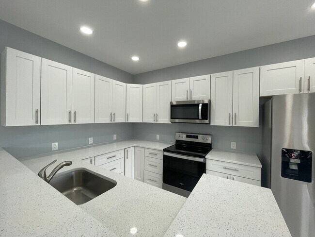 Building Photo - Emerick 205
