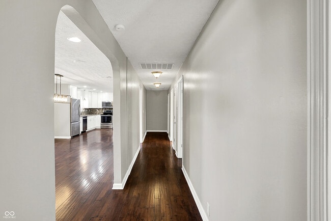 Building Photo - 301 W Pierce St