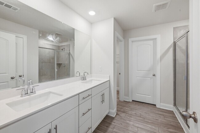 Building Photo - 4371 Skyridge Dr