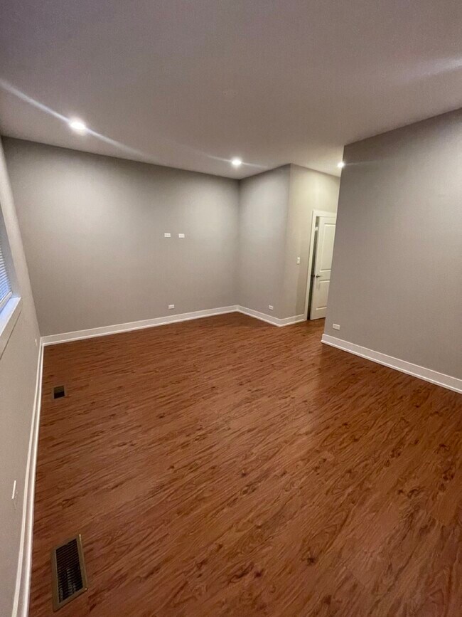 Building Photo - 215 S Hamilton Ave