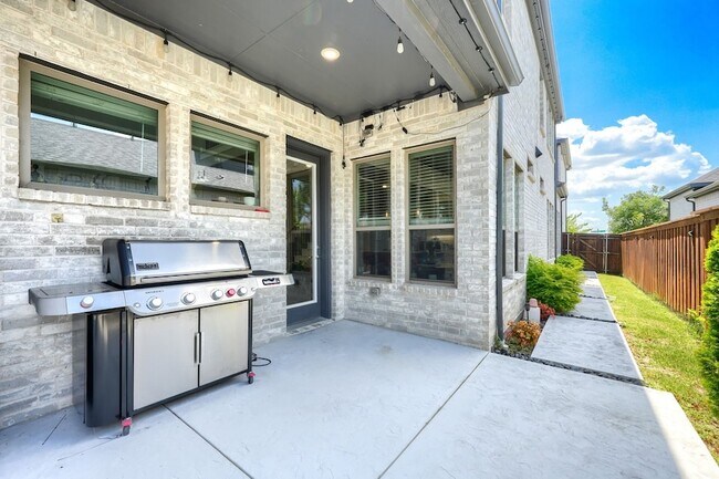 Building Photo - 2446 Bainbridge Dr