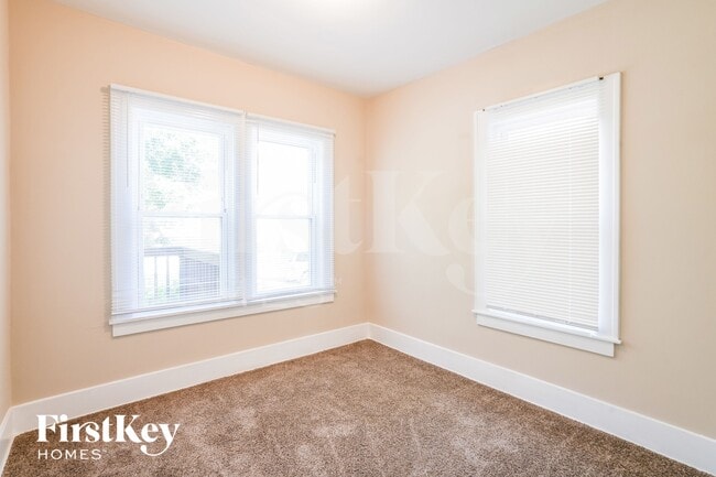 Building Photo - 410 Bangs St