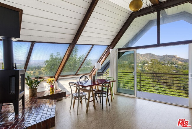 Building Photo - 7149 Woodrow Wilson Dr