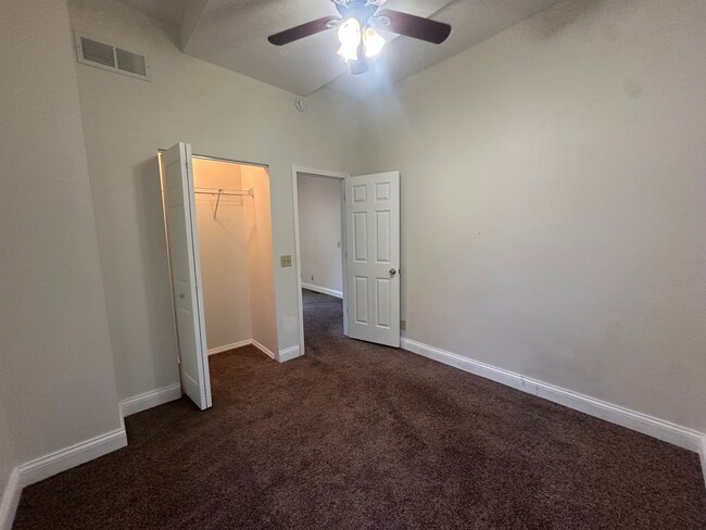 Building Photo - 3-Bedroom Home near Downtown Bloomington!