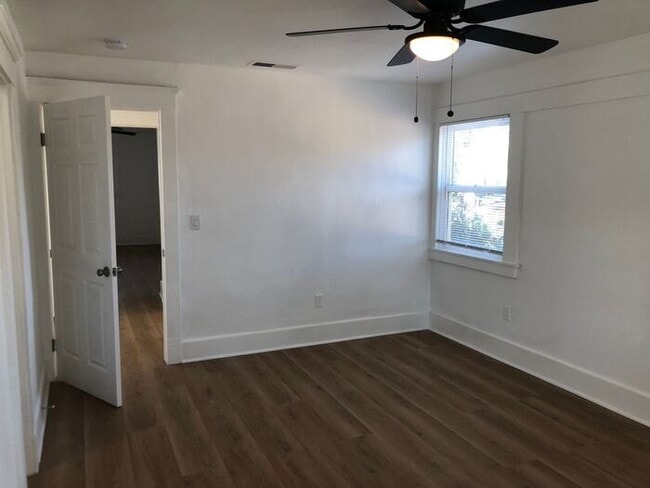 Building Photo - Two Story Home - 7 Bedrooms and 4 Bathroom...