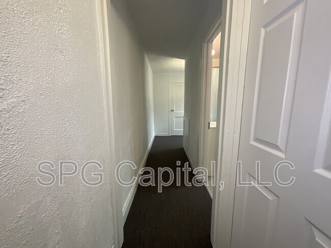 Building Photo - 1939 Briggs St