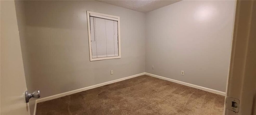 Building Photo - 966 Amberly Dr