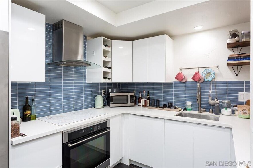 Building Photo - 6204 Caminito Carrena