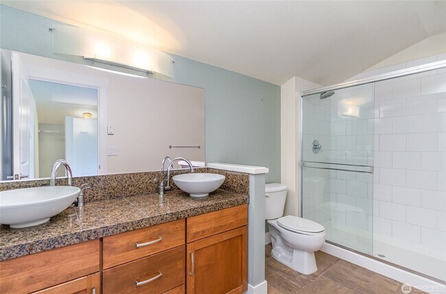 Building Photo - 2Bd/2.5Ba Issaquah Home