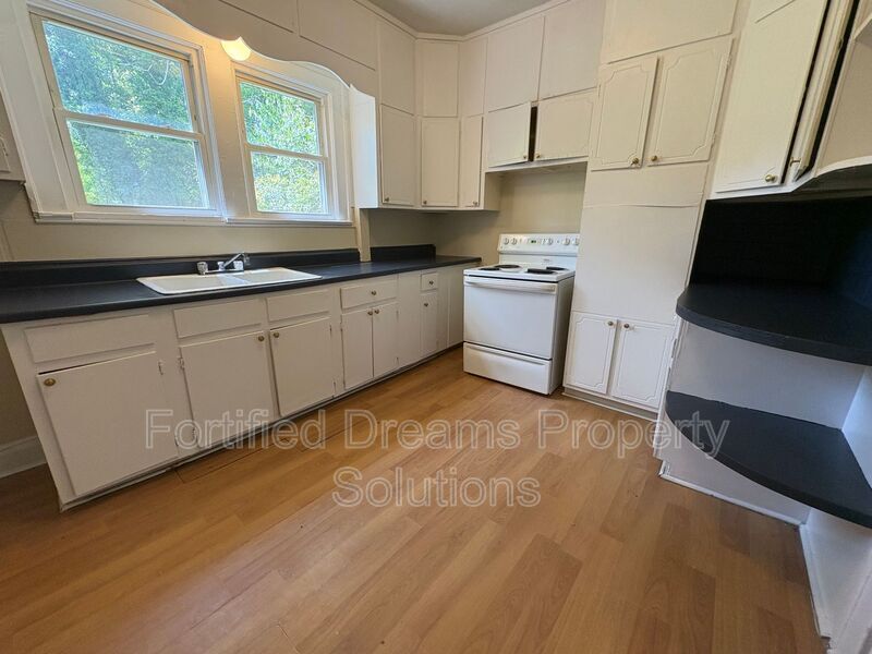 Building Photo - 2354 N Patterson Ave