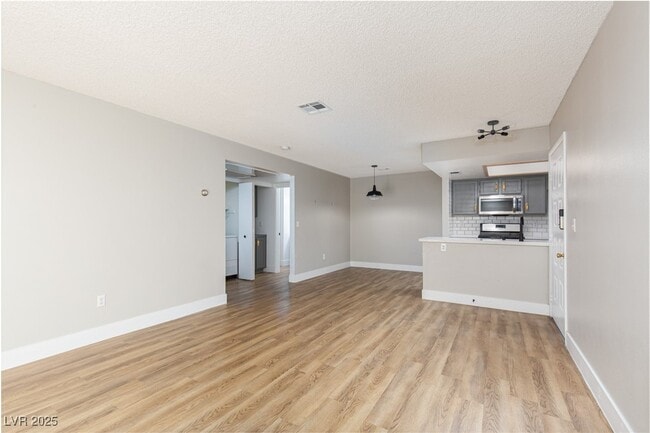 Building Photo - 7100 W Pirates Cove Rd