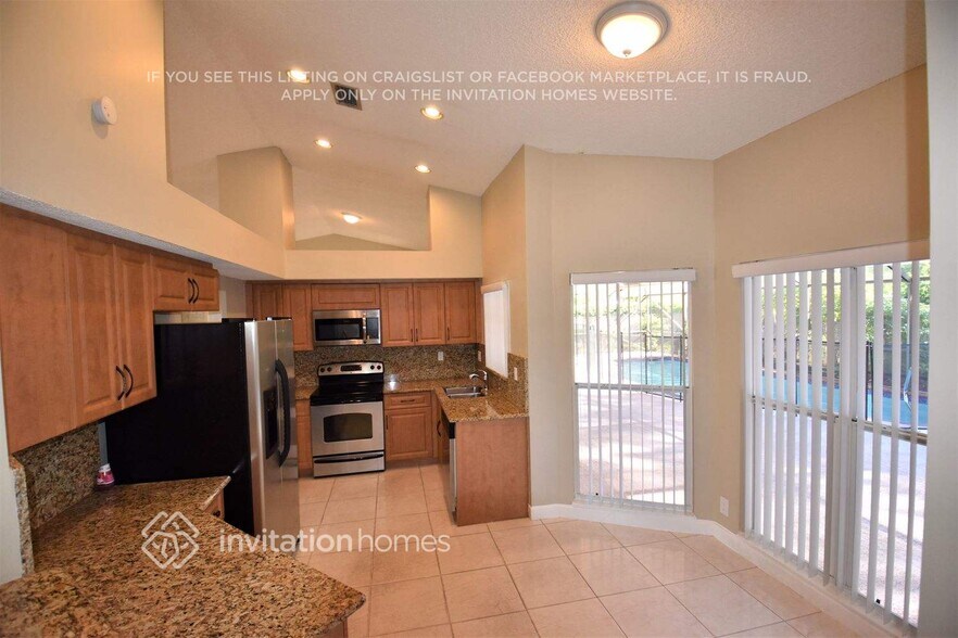 Building Photo - 9568 E Lake Dr