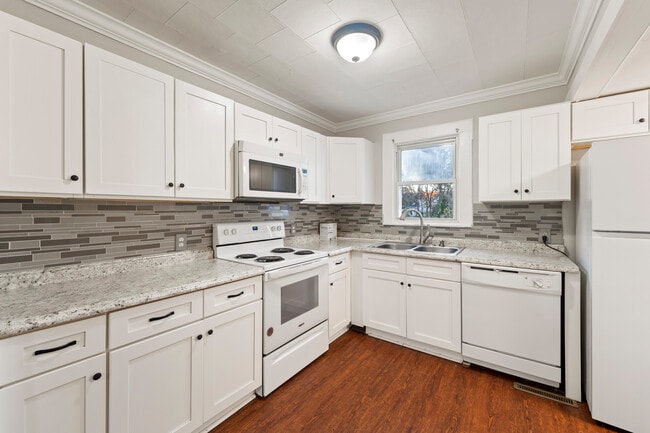 Building Photo - 602 Doby St