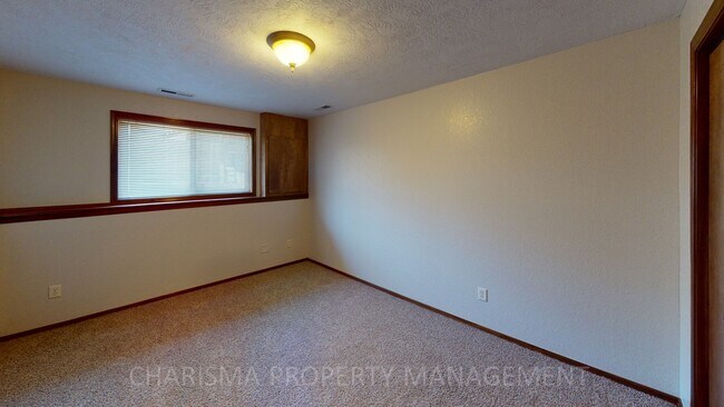 Building Photo - 6606 E 45th St