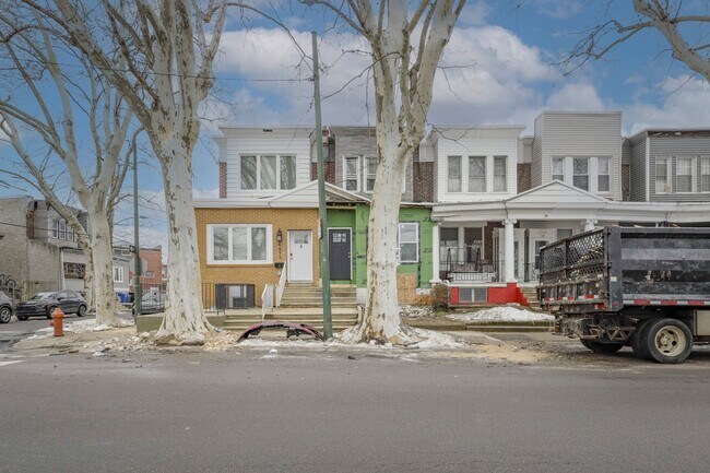 Building Photo - 4695 N 16th St