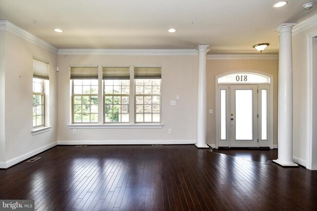 Building Photo - 810 Fair Winds Way