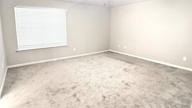 Building Photo - 17743 Seven Pines Dr
