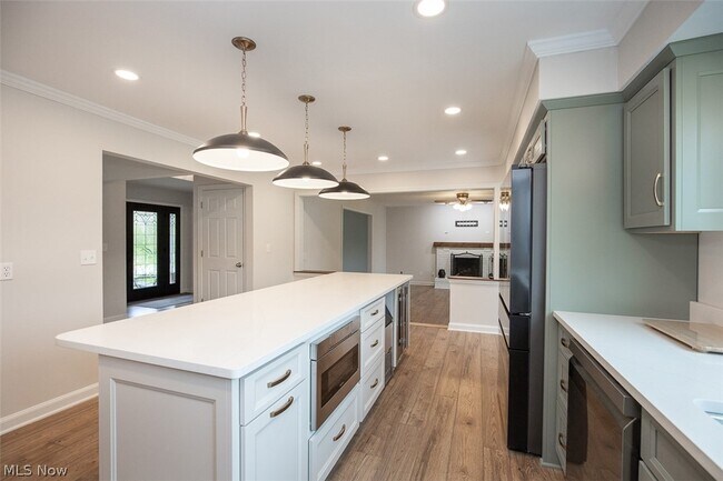 Building Photo - 7528 Lakedge Ct