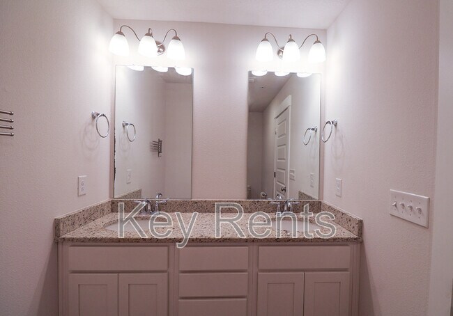 Building Photo - 1646 Iroquois Ct