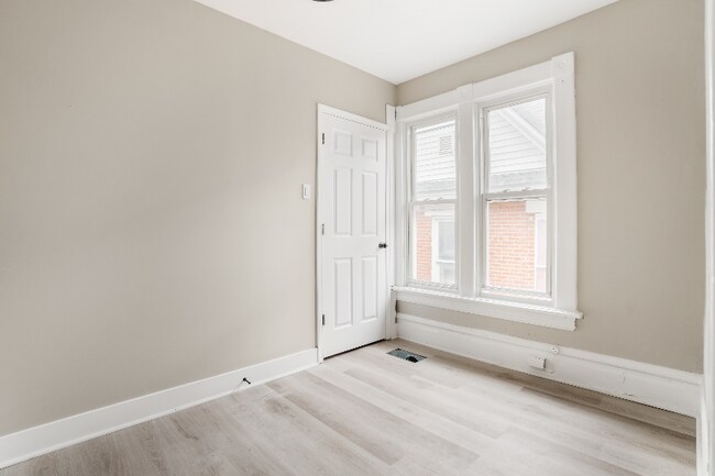 Building Photo - 163 Martin Ave