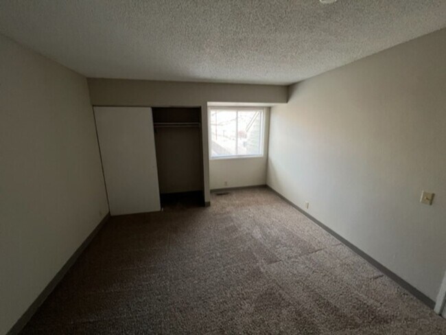 Building Photo - 2Bed DOWNTOWN!!