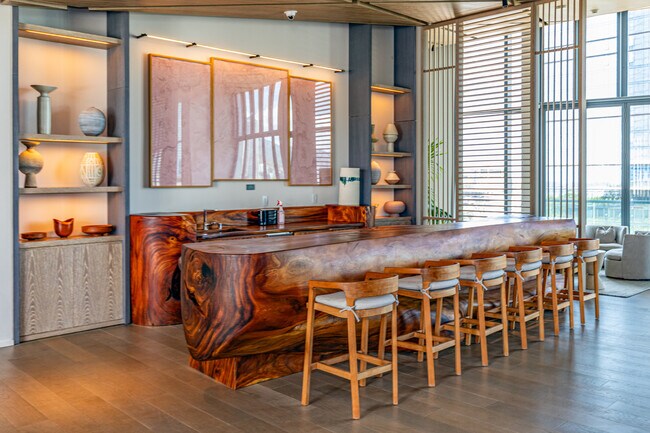 Building Photo - 1000 Auahi St