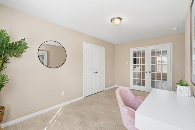 Building Photo - 1001 Strawberry Ridge Dr