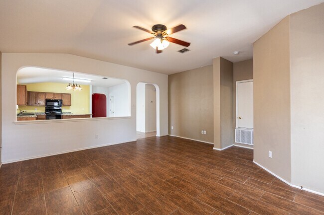 Building Photo - 8914 Walnut Springs