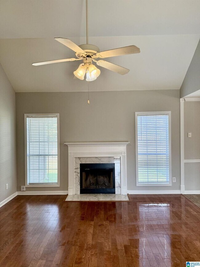 Building Photo - 3 Bed 2 Bath Home In Calera With 2 Car Garage And Fenced In Back Yard