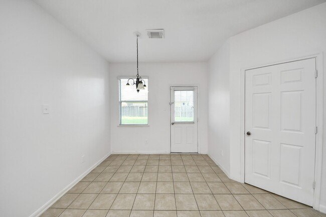 Building Photo - 21738 Sierra Long Dr