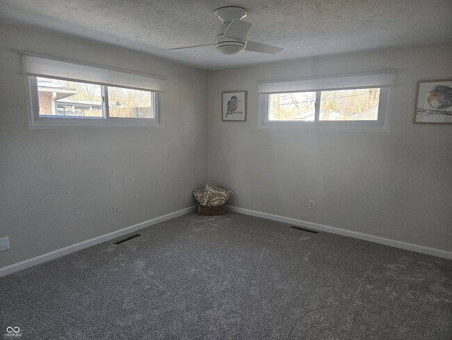 Building Photo - 10155 Orchard Park Dr W