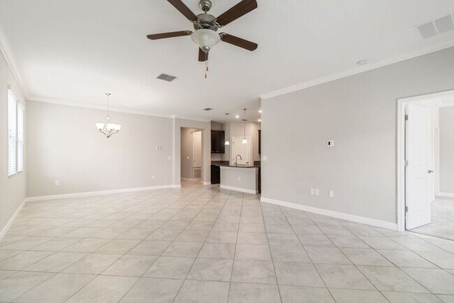 Building Photo - Spacious 4 bed, 3 Bath Terra Bella Home fo...