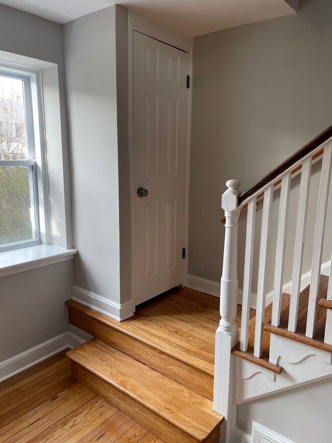 Building Photo - 1121 Cobbs St