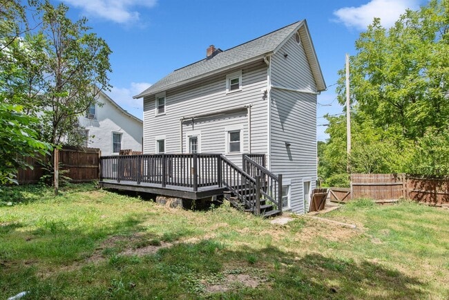 Building Photo - Stunning 2 Bedroom home in Greensburg avai...